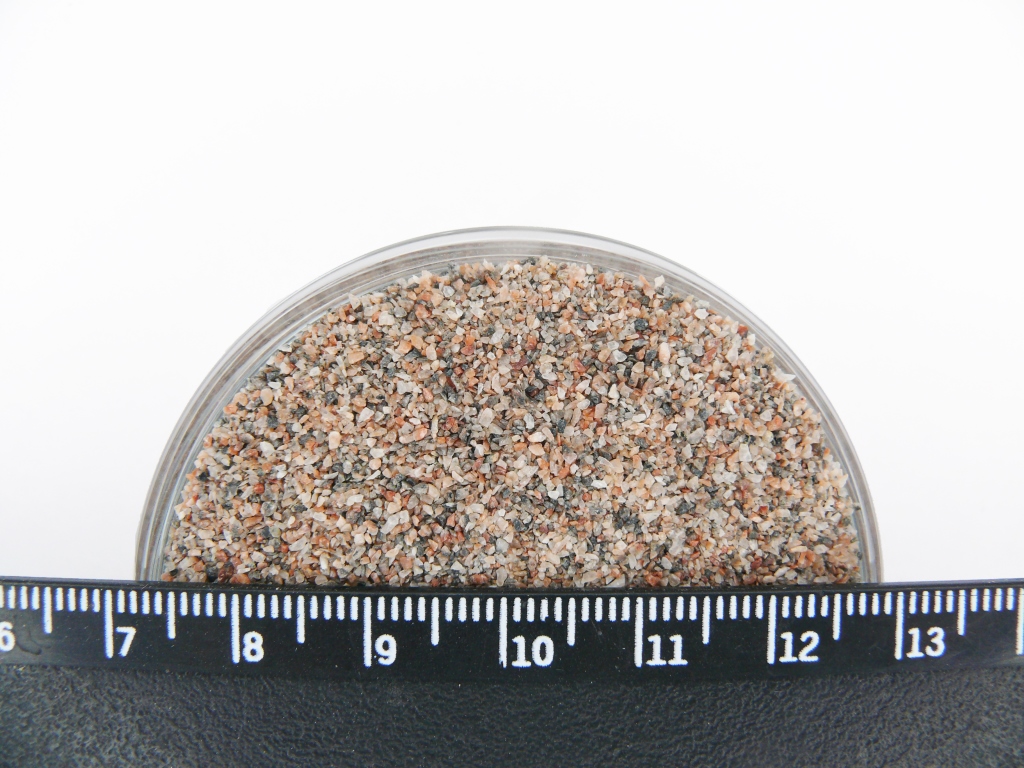 Гранитный песок серо-розовый 0,4-0,8 мм_линейка